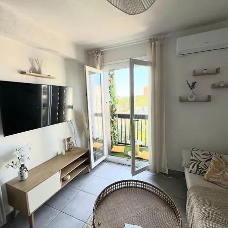 Cozy Air-conditioned With Balcony & Panoramic View